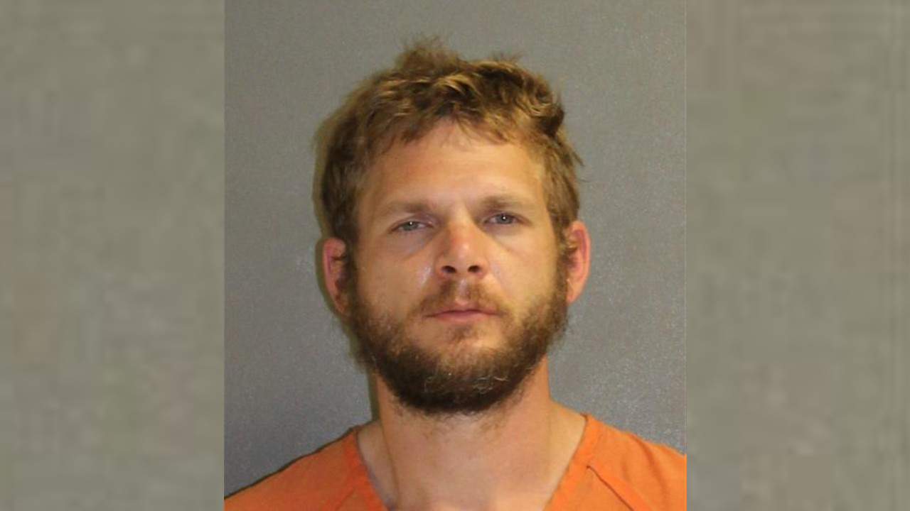 Arson suspect burns himself while setting boat business on fire, Volusia deputies say