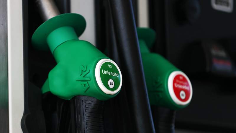 Average US price of gas rises 2 cents per gallon to $3.22