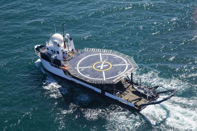 Practicing retrieving astronaut spacecraft at sea, SpaceX vessel rescues stranded boater