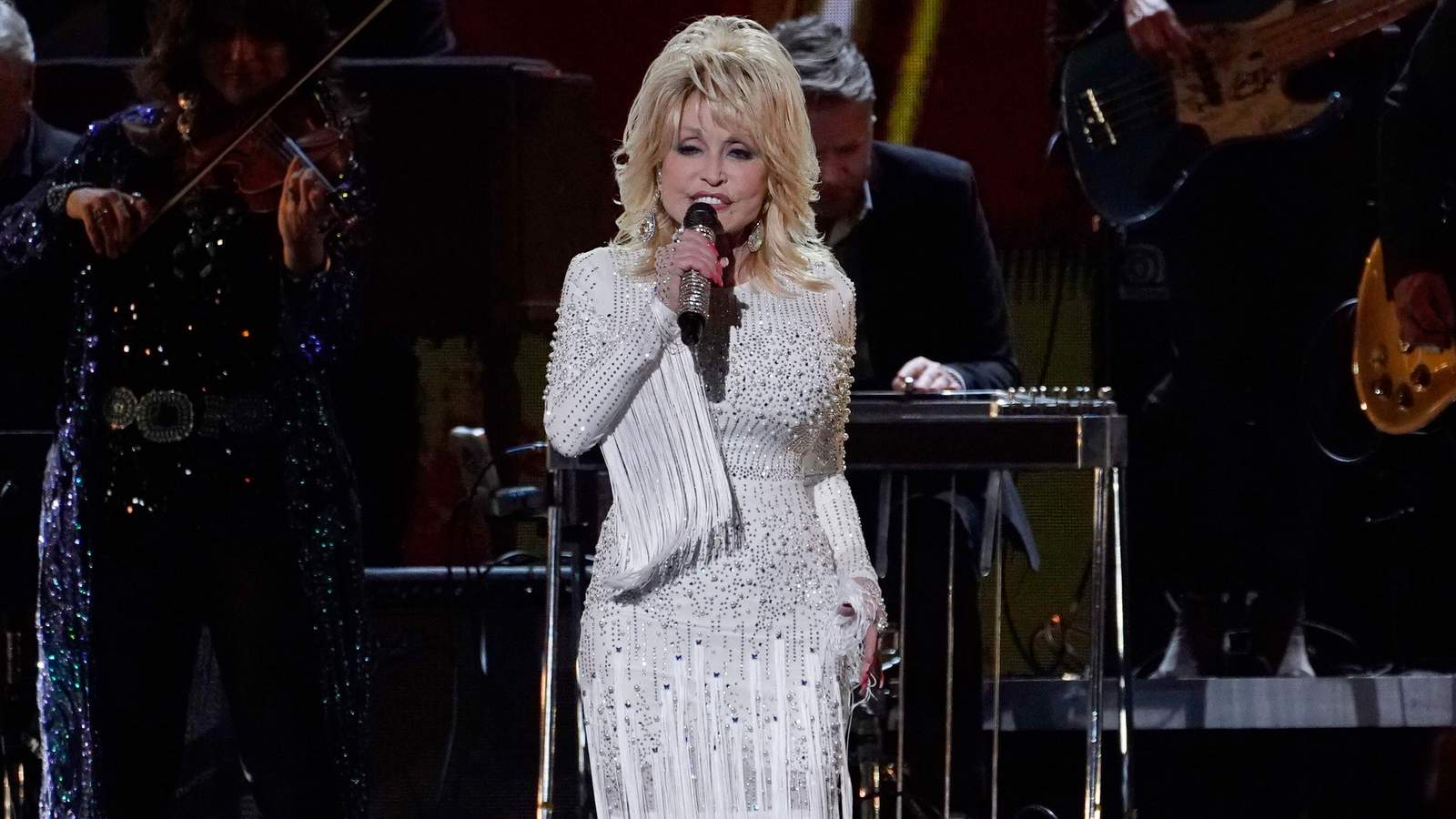 Dolly Parton’s Christmas movie to premiere on Netflix