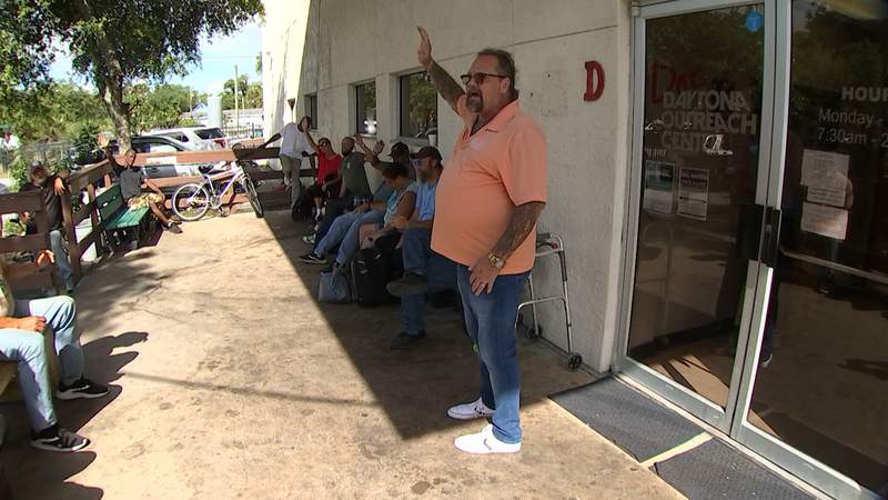 Crowd gathers every morning at this Daytona Beach outreach center for services and a sermon