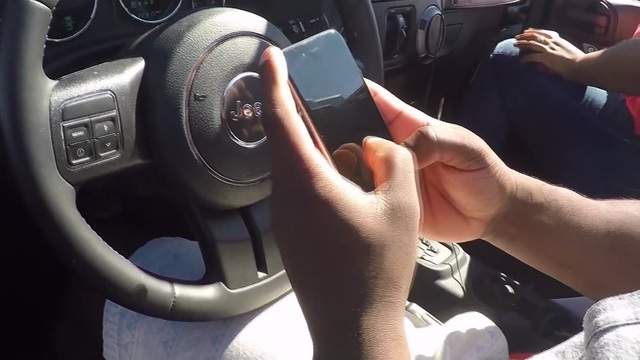 Driving Change: Florida lawmakers file 2 bills to curb distracted driving