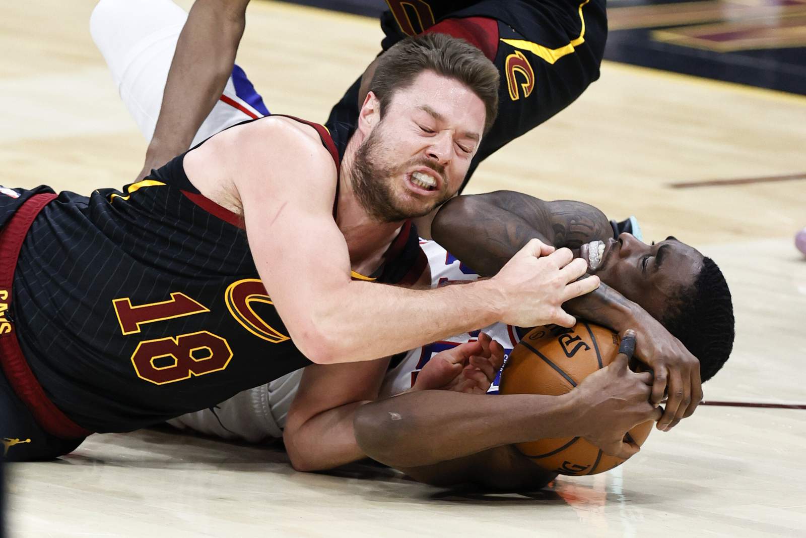 Return of Love, Dellavedova gives Cavs hope for playoff push