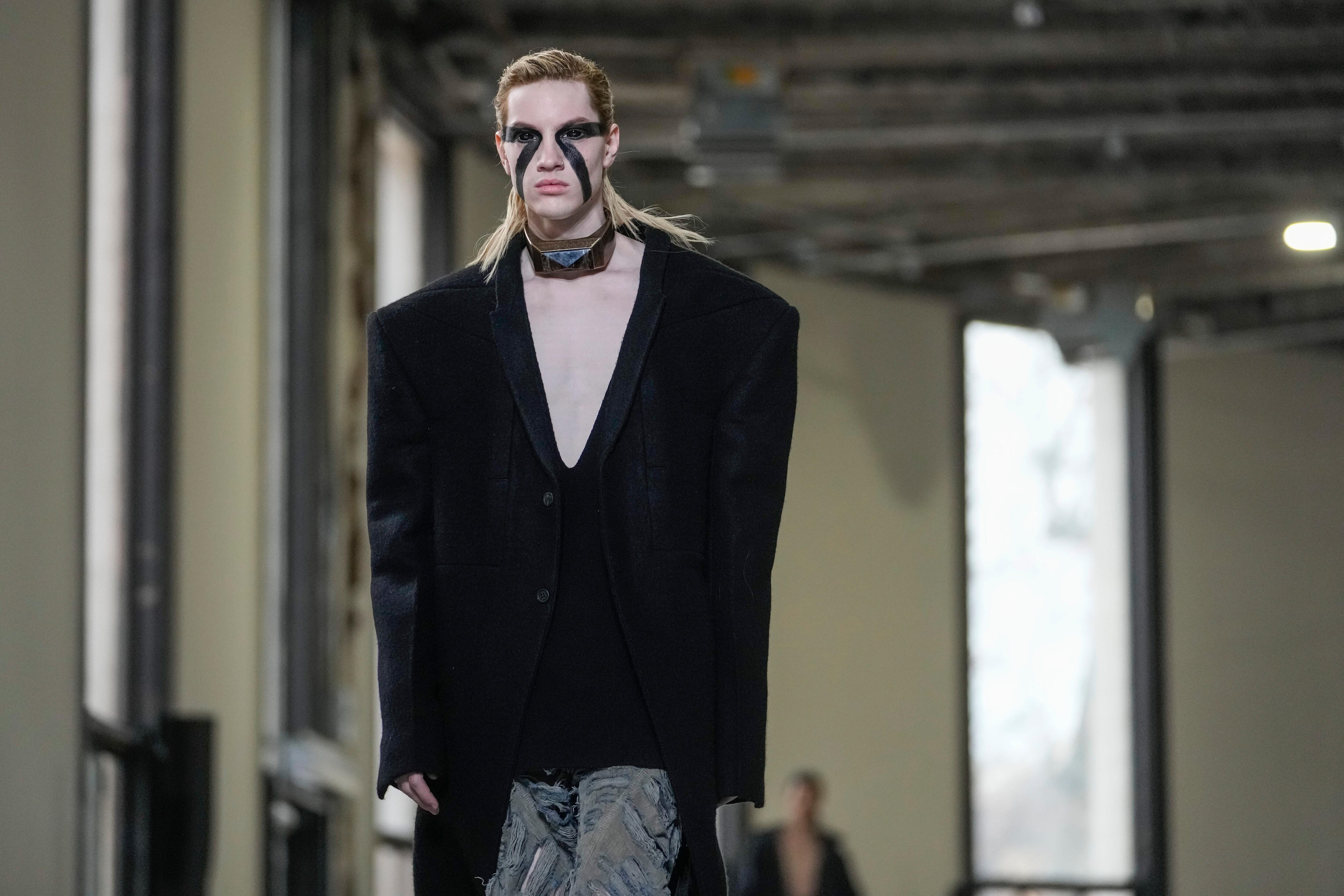 Louis Vuitton menswear channels digital age in Paris show - The San Diego  Union-Tribune