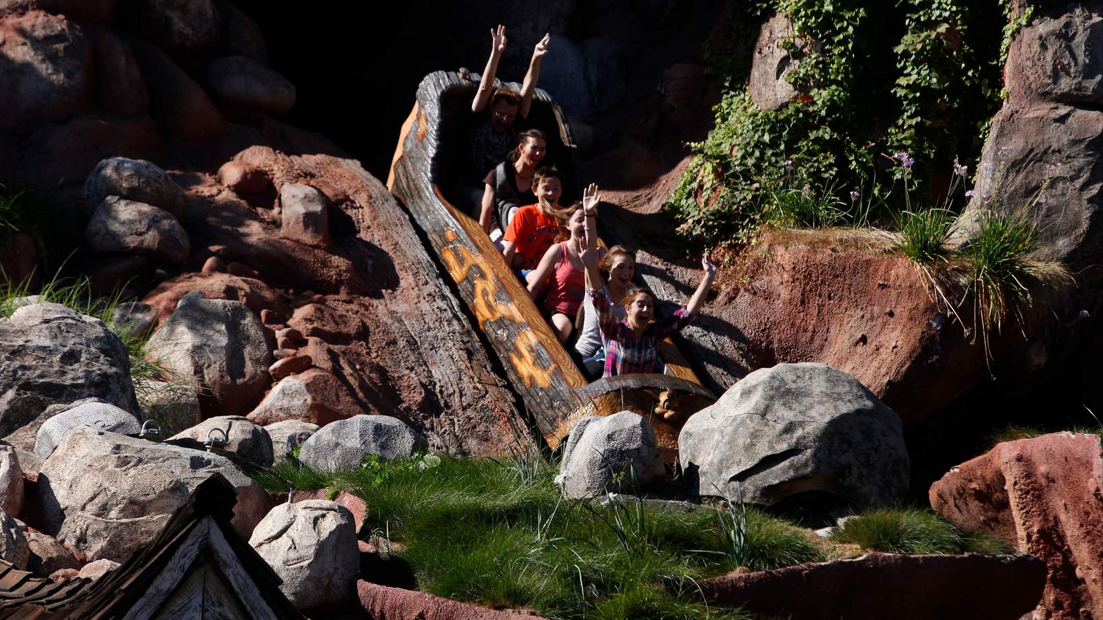 Petition calls for Disney Parks to change theme of Splash Mountain
