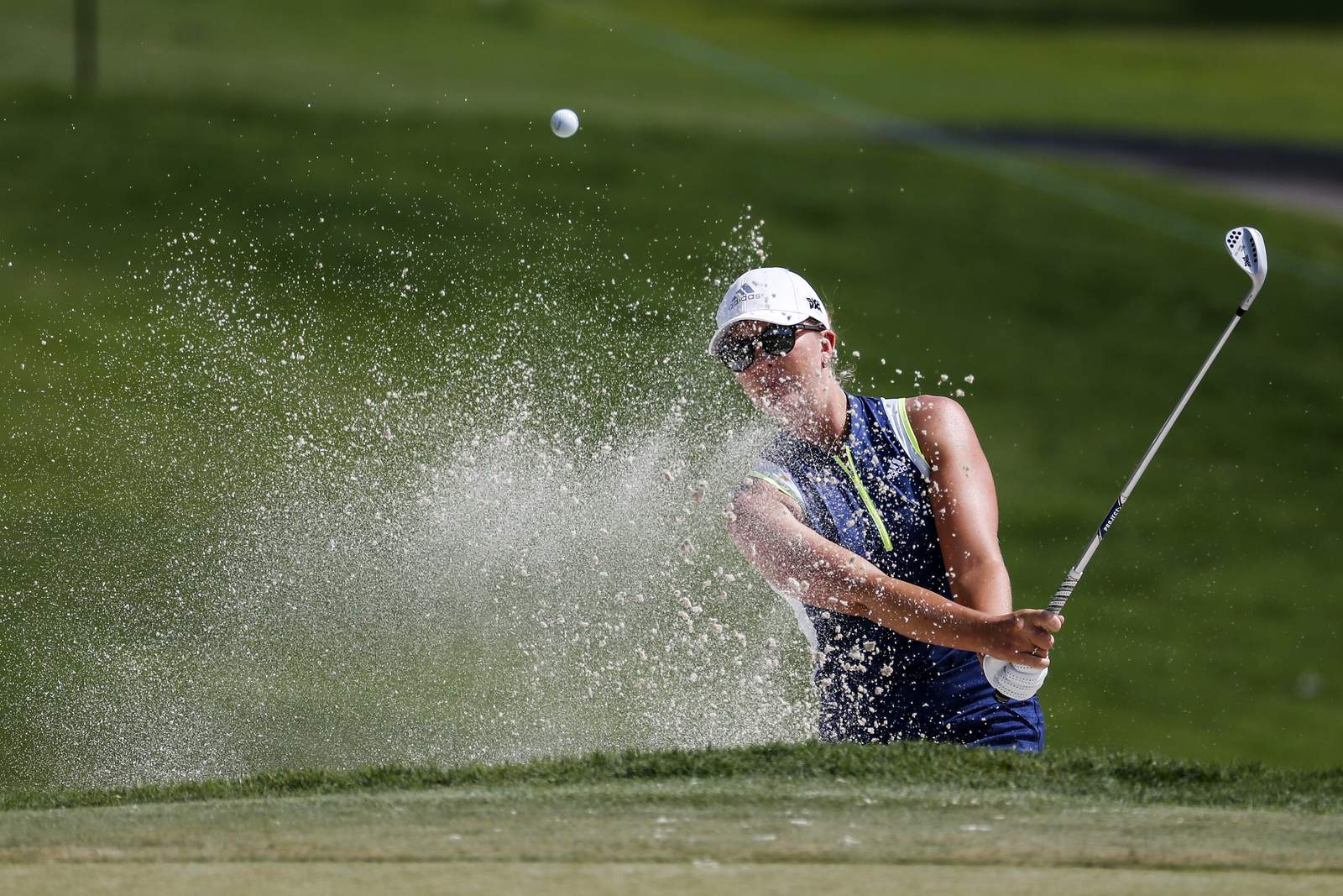 Kang beats desert heat and shares early lead in LPGA major
