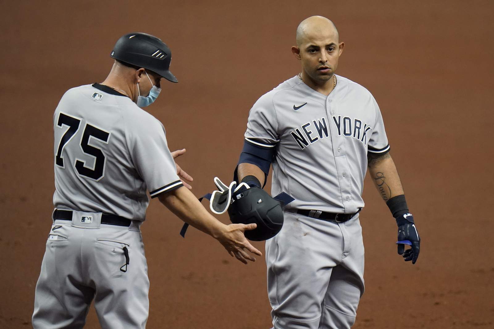 Clean-shaven Odor makes debut for Yankees against Rays