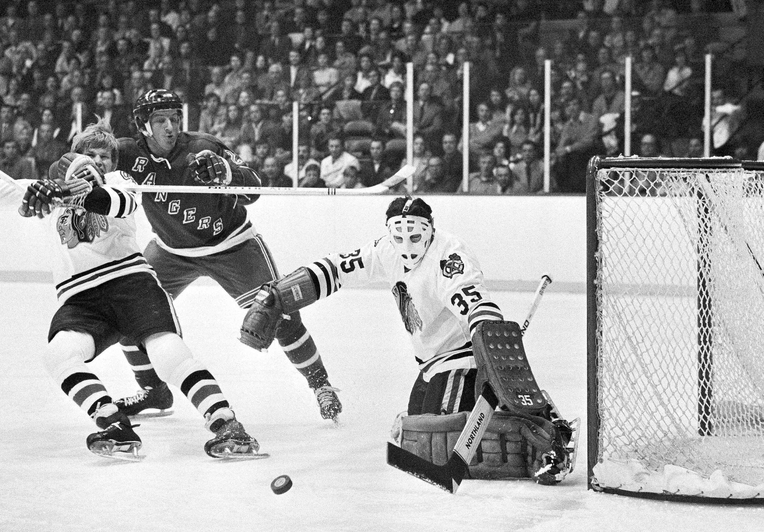 Tony Esposito, Blackhawks' winningest goalie, dies at 78 – NBC