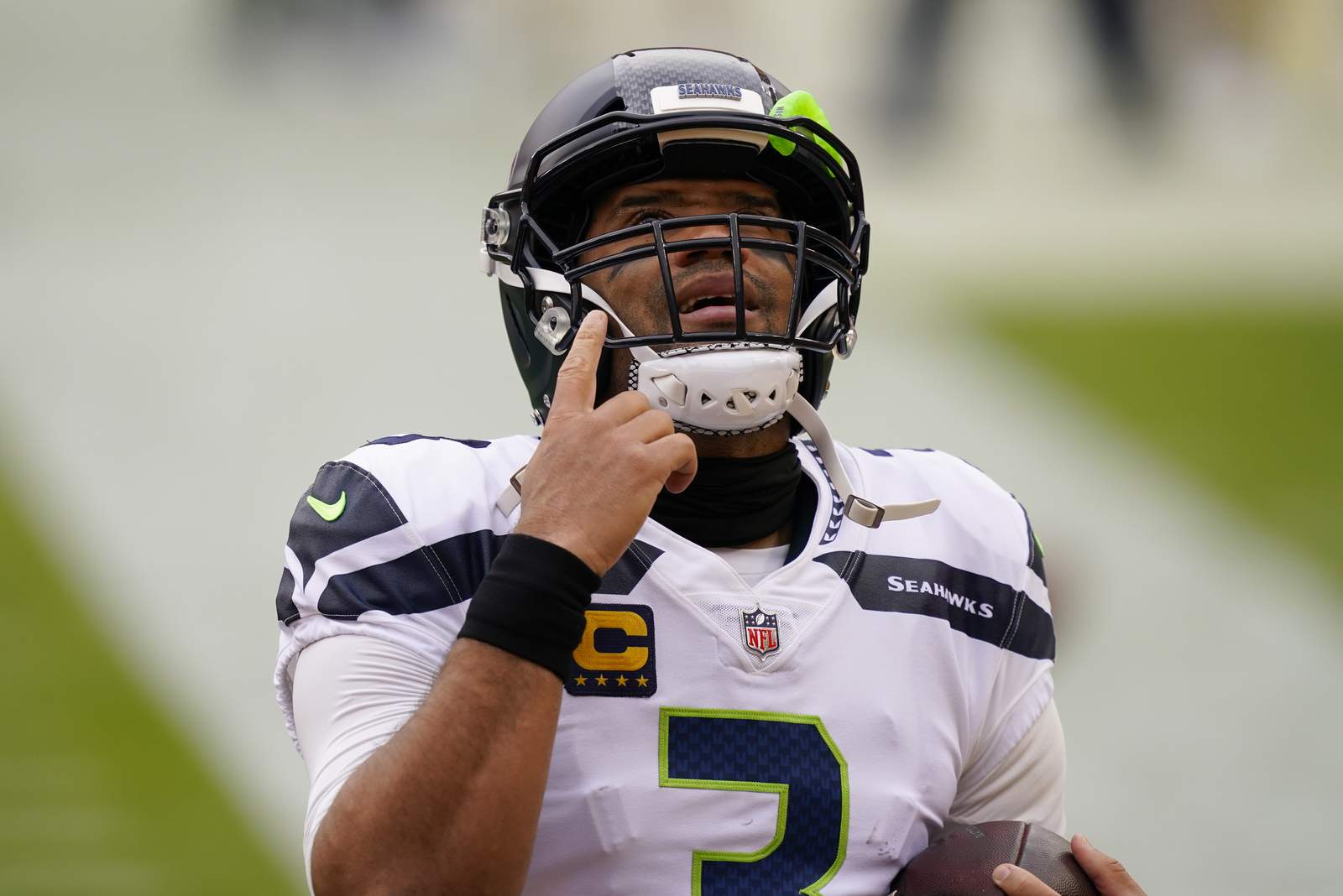 Seahawks hold on to beat Washington, clinch playoff spot