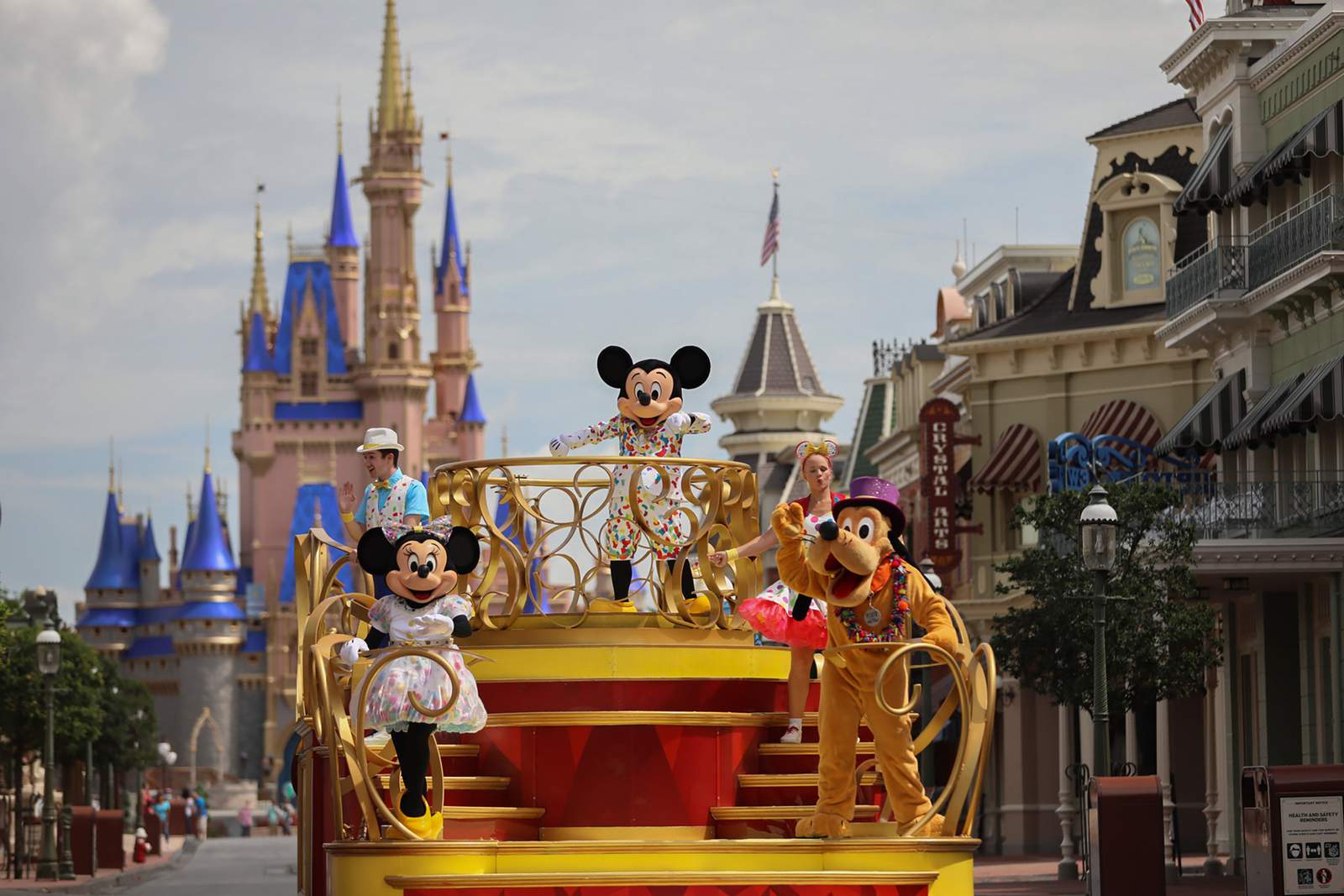 Walt Disney World’s reservation system staying in place through early 2023