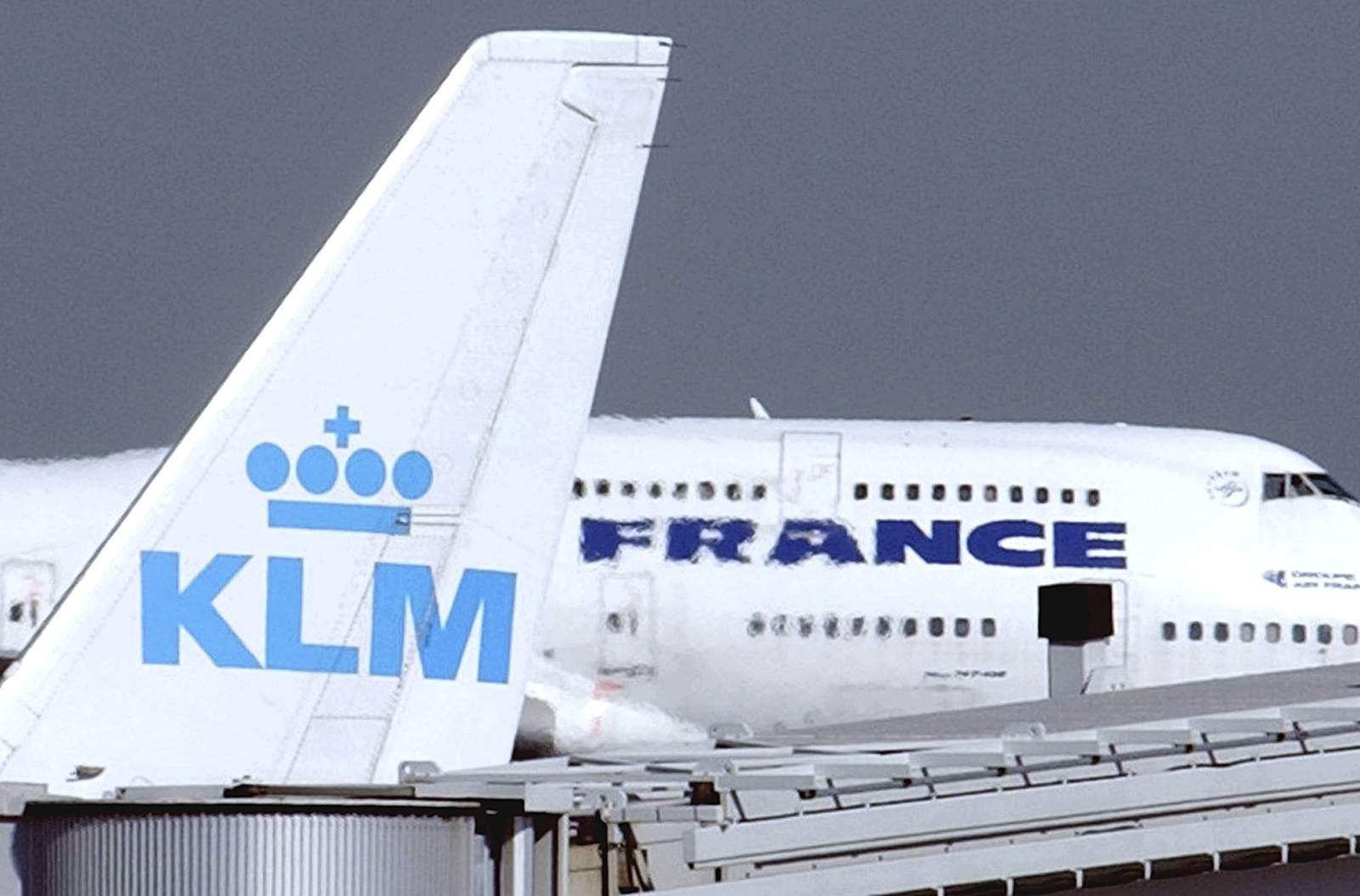 Air France-KLM plunges to huge loss in pandemic-hit year