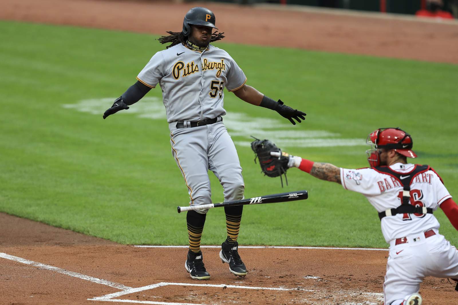 Reds, Pirates won't play Monday, awaiting COVID test results