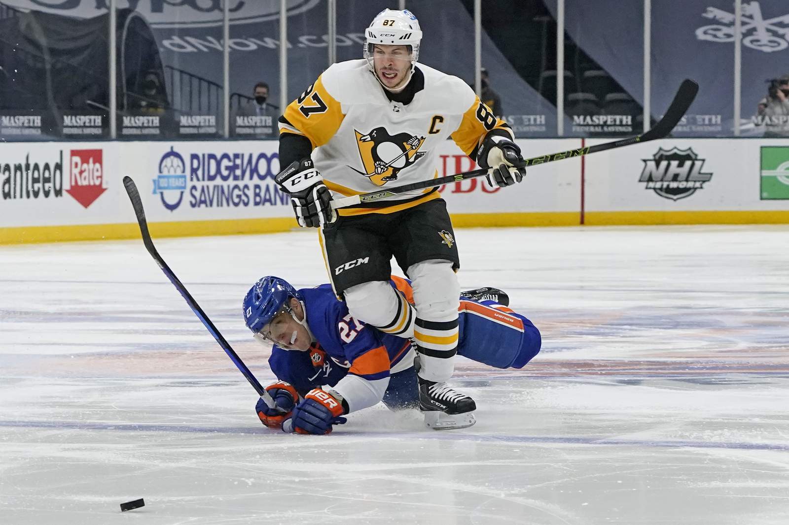 The Latest: Penguins captain Sidney Crosby cleared to play