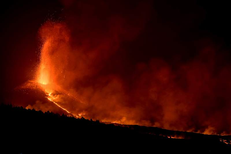 PM vows to rebuild Spanish island hit by volcanic eruption