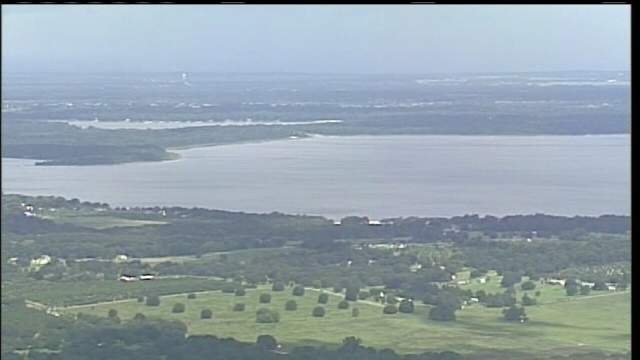 1 dead after plane crashes into Lake Weir in Marion County