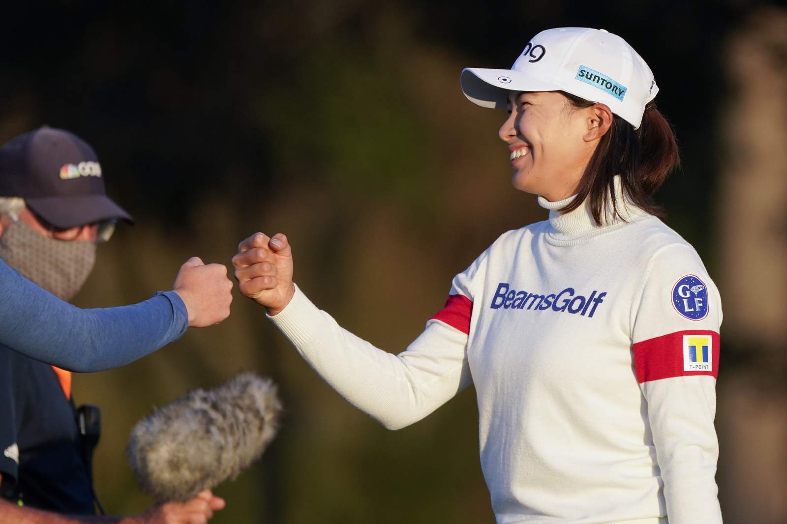 Shibuno passes big test and hangs on to lead in Women's Open