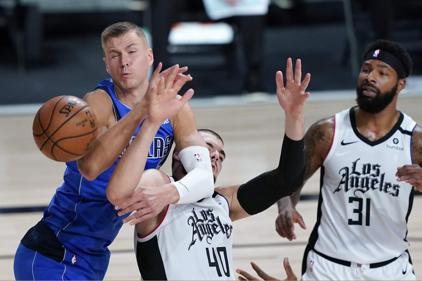 Mavs' Porzingis sits out Game 4 with sore knee; Doncic plays