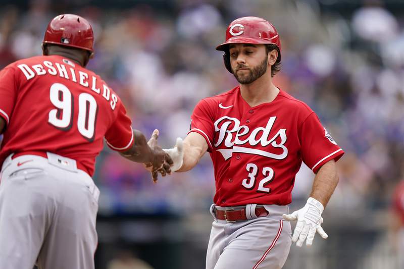 Schrock 5 hits, homers filling in for Votto, Reds beat Mets