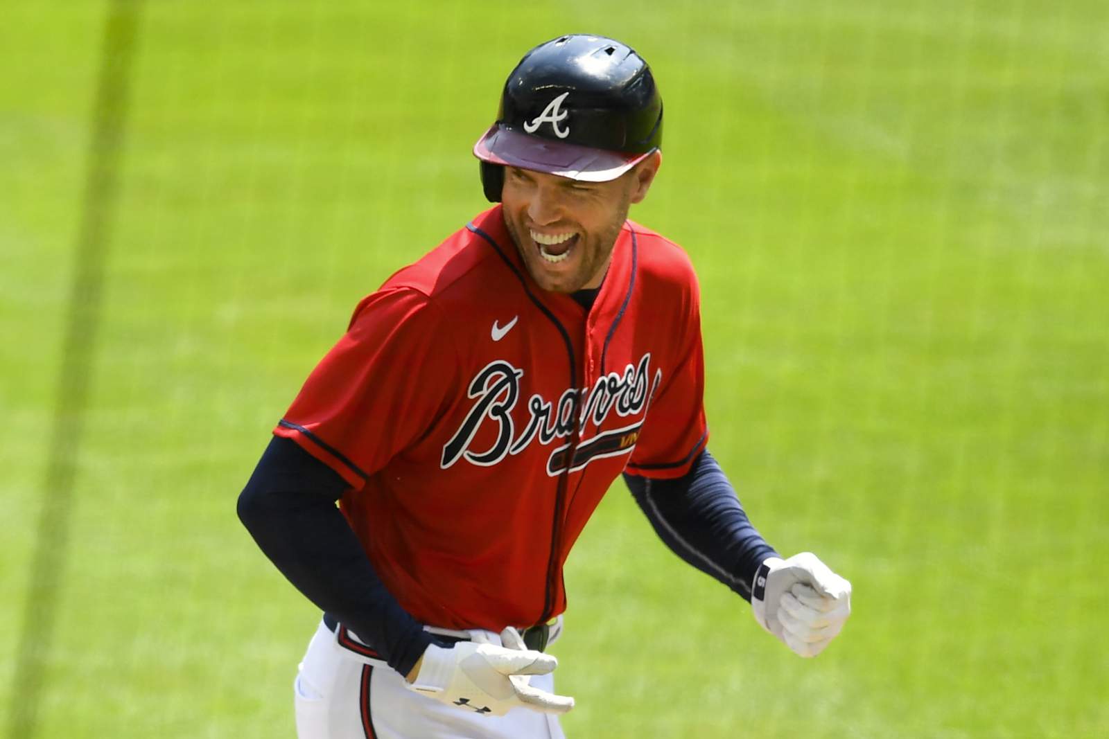 Braves' Freeman celebrates his new baby 'twins with a twist'