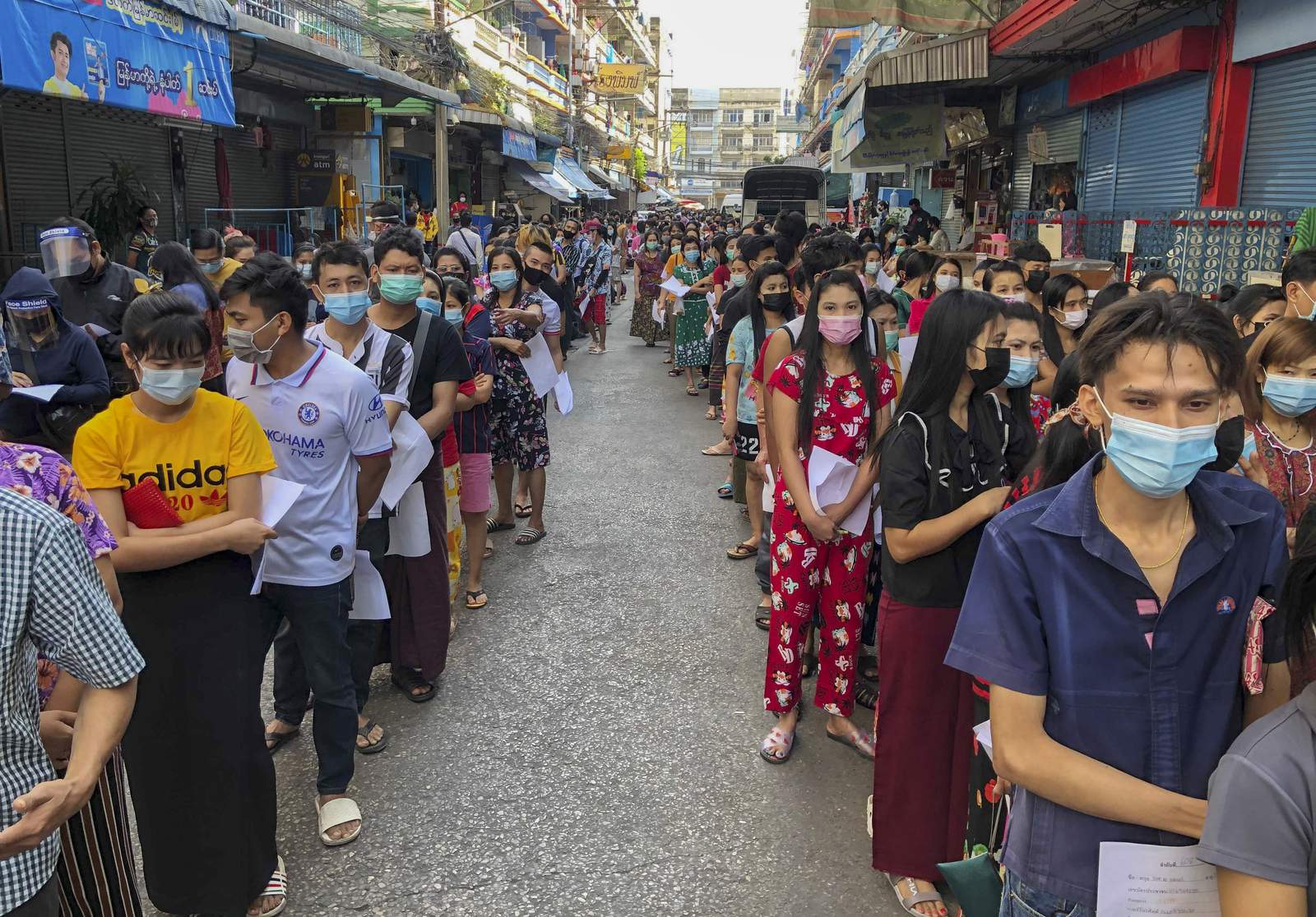 Thousands line up for tests amid Thailand virus outbreak