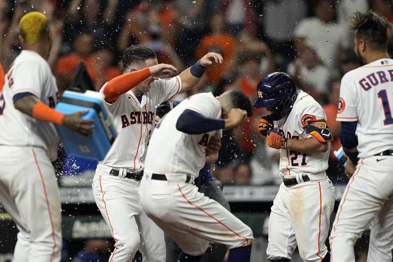 Altuve slam in 10th lifts Astros over Rangers on Baker B-day