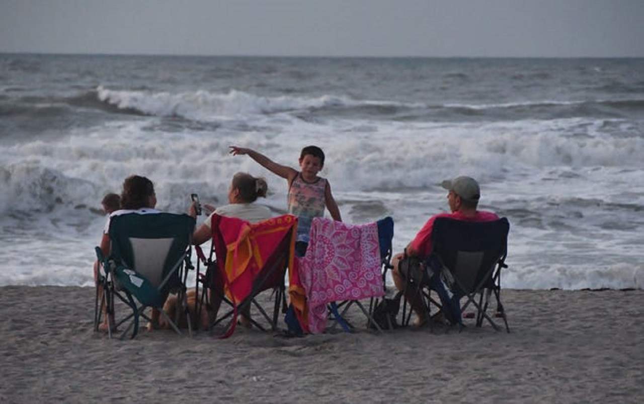 Typical Florida: Paradise Beach visitors unfazed by Tropical Storm Isaias approach