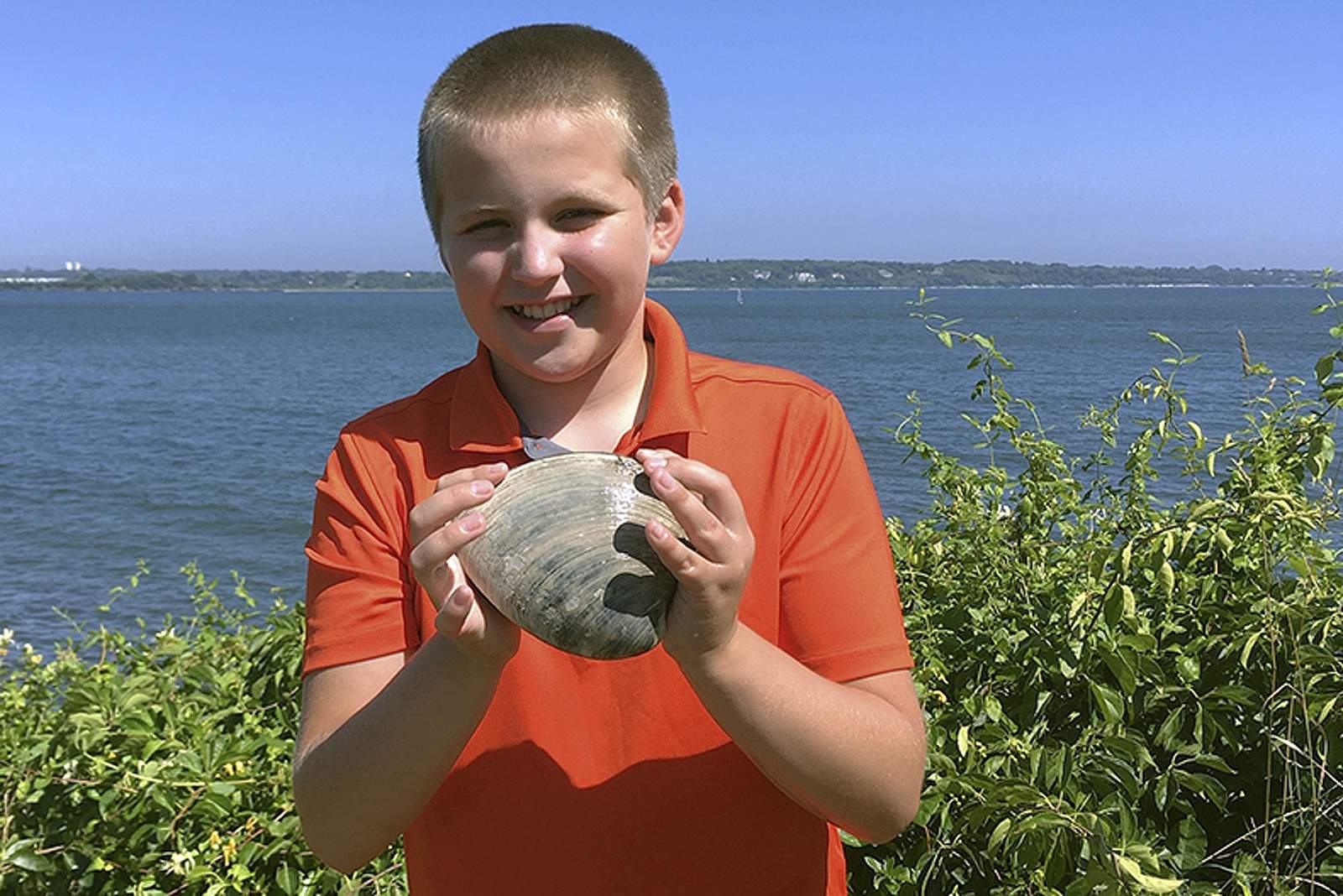 Rhode Island boy digs up massive 2 1/2-pound mollusk