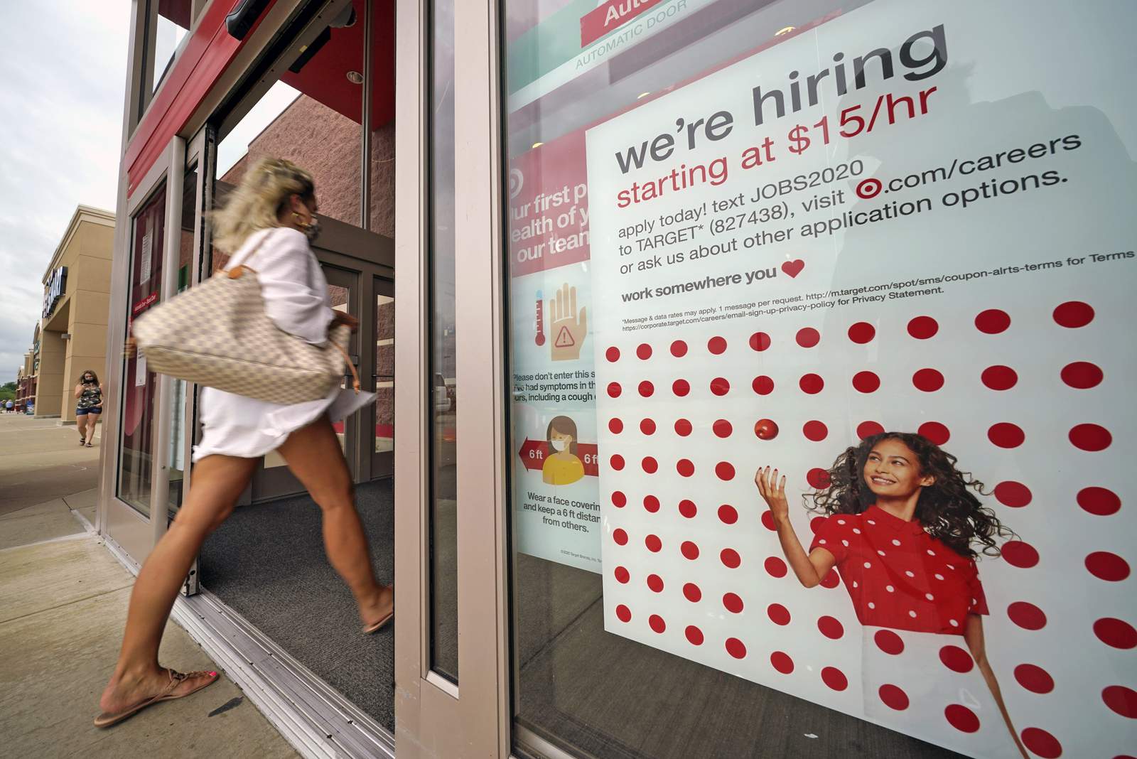 US jobless claims fall by 33,000 but remain historically high amid pandemic
