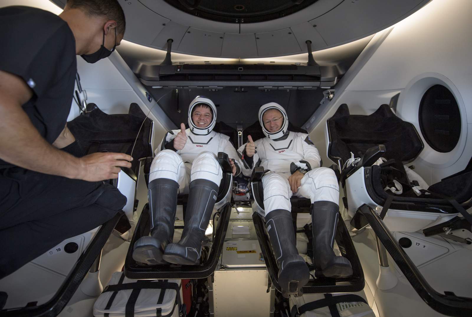 SpaceX capsule and NASA crew make 1st splashdown in 45 years