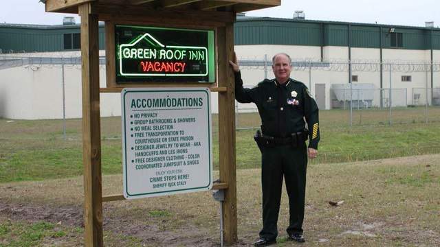 Vacancy Sign Flashes At Central Florida Jail Dubbed Green Roof Inn
