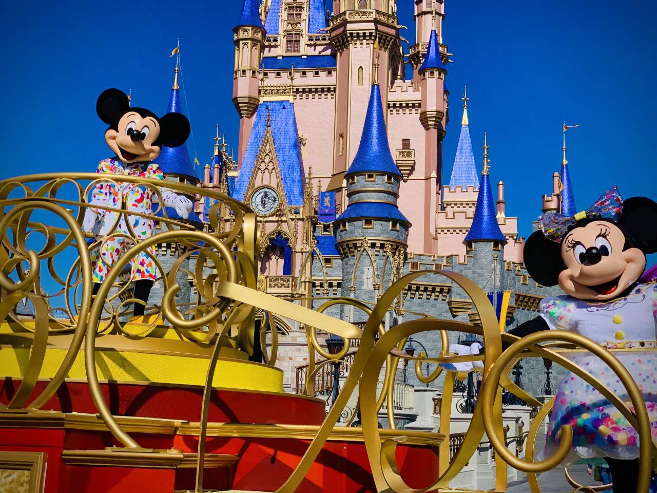Walt Disney World announces hotel guest early admission, updated operating hours