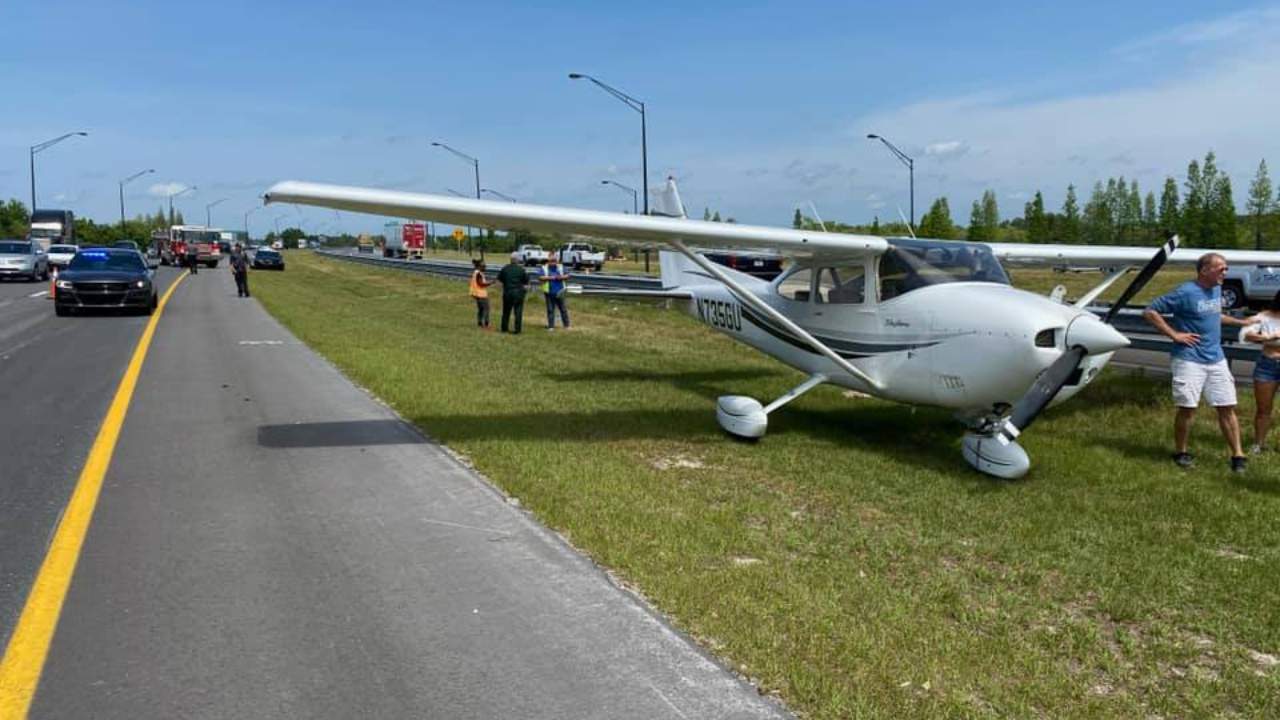 Plane safely lands next to road in Polk County, police say