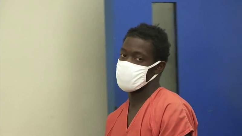 Man accused of shooting Daytona Beach officer denied bond during first appearance in Florida