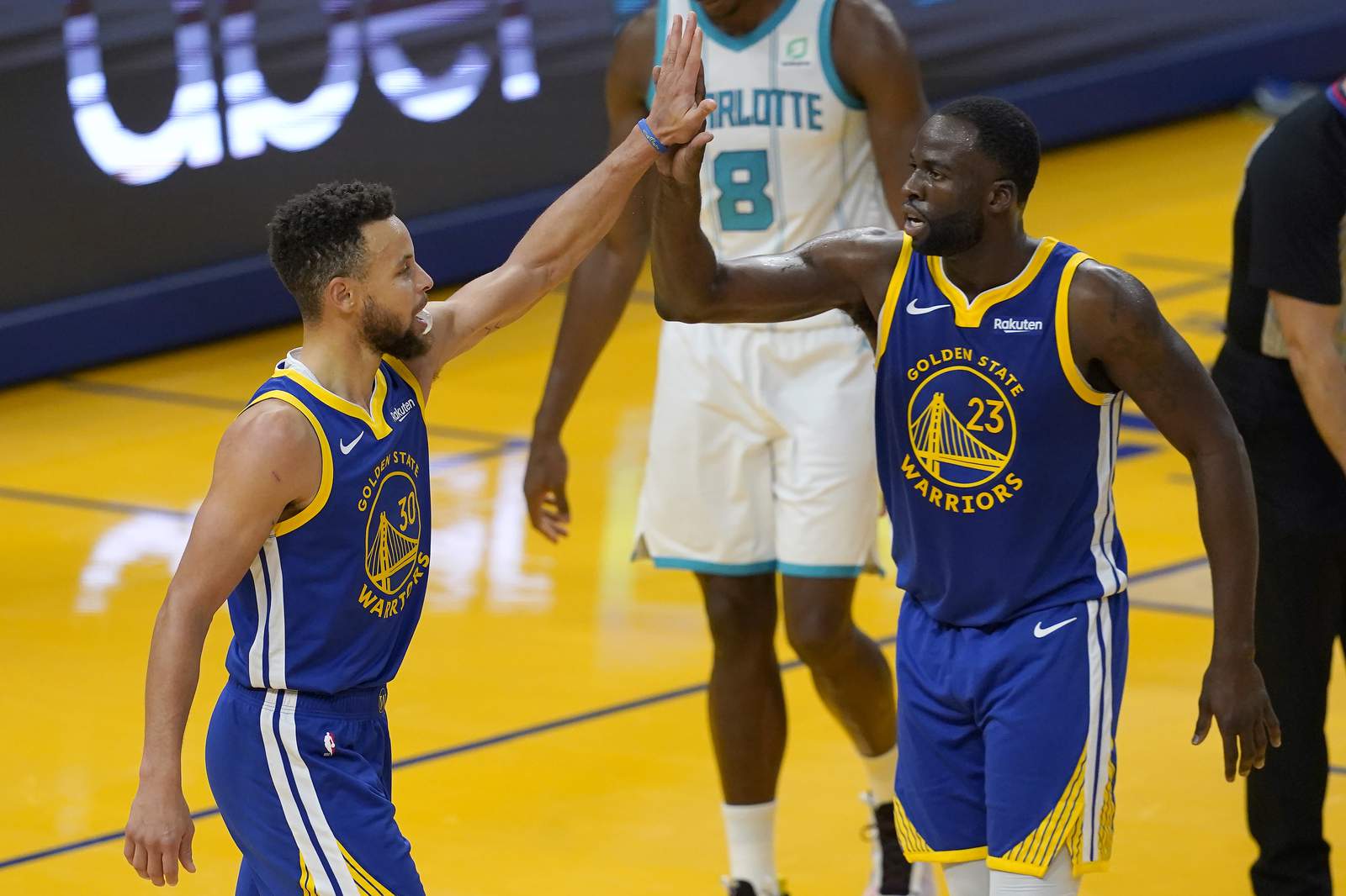 Green notches triple-double, Warriors avenge loss to Hornets