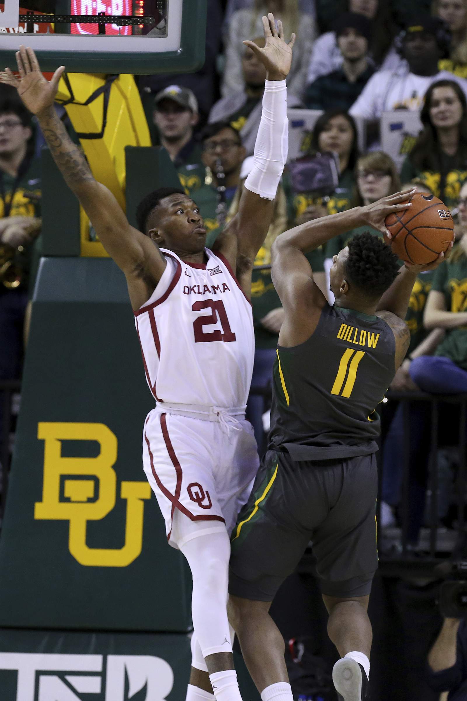 No. 1 Baylor wins 15th in a row, beating Oklahoma 61-57
