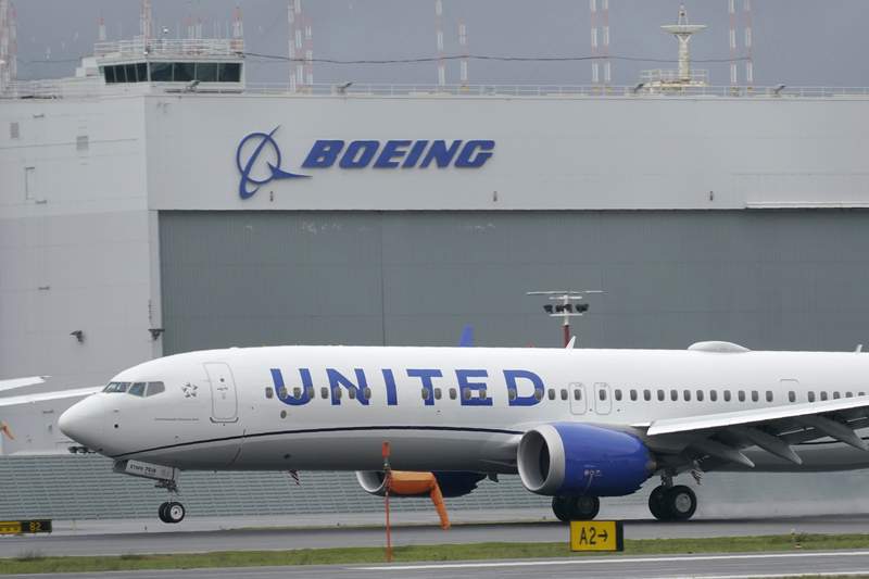 United orders 270 jets to replace old ones, plan for growth