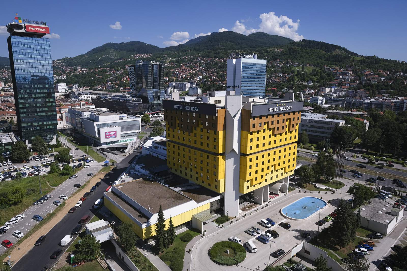 Sarajevo's landmark hotel faces hard times amid pandemic