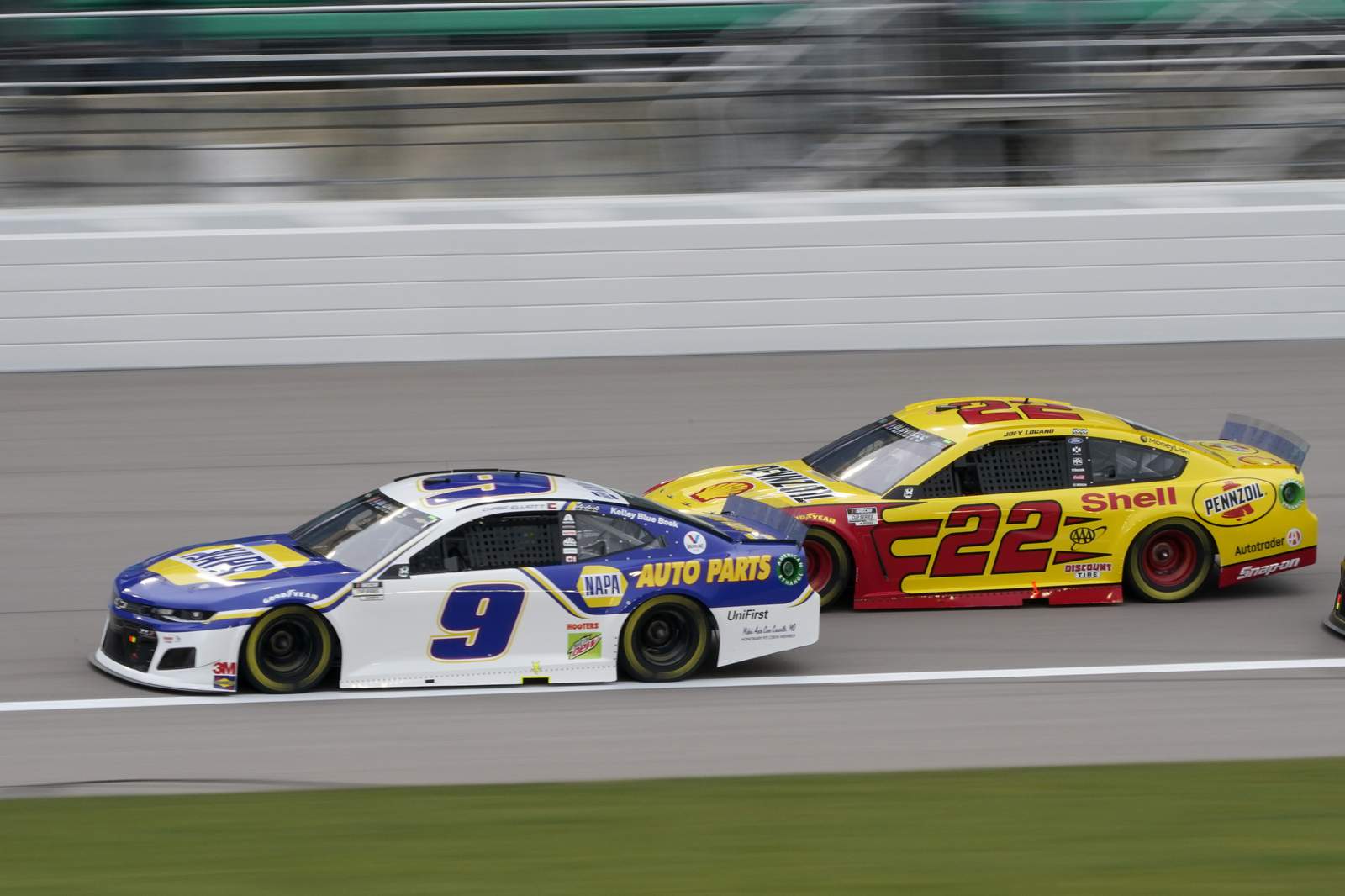 Logano wins at Kansas to clinch spot in Cup Series finale