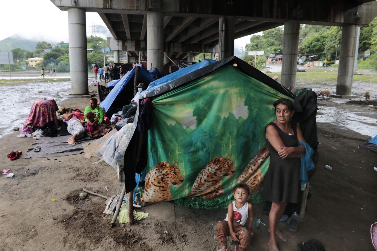 Hundreds of thousands at Honduras' shelters after hurricanes