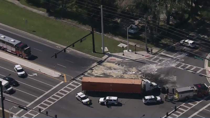 Semi-truck crash shut down southbound John Young Parkway at Orange Blossom Trail, police say