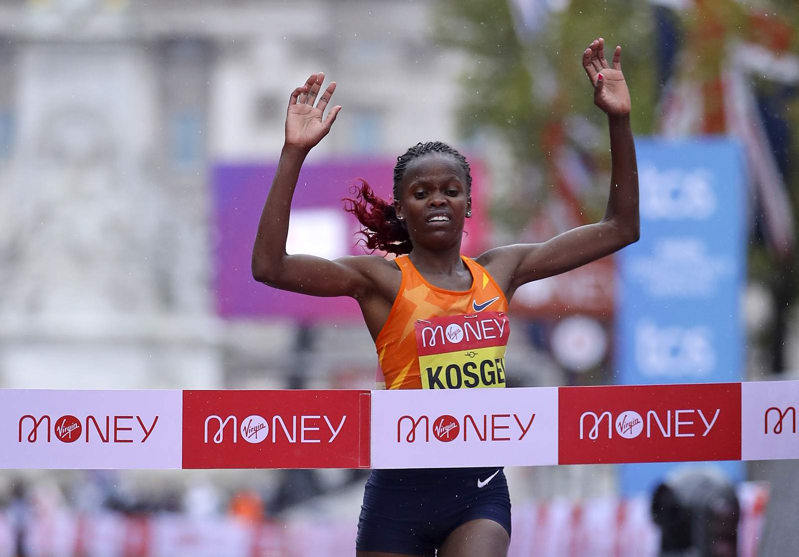 Kitata upsets Kipchoge to win London Marathon