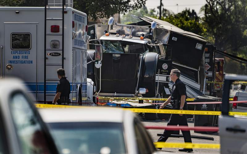 Feds: Los Angeles bomb technicians caused major explosion