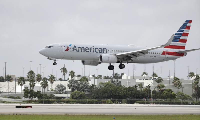 Wingman: Passenger jumps onto wing of airplane at Florida airport