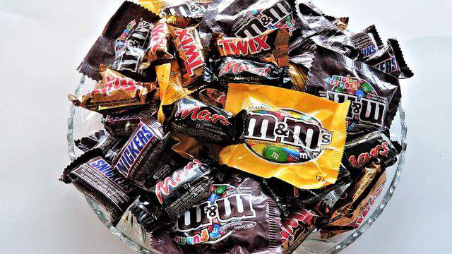 M M S Or Reese S Cups New Winner Tops Favorite Halloween Candy List