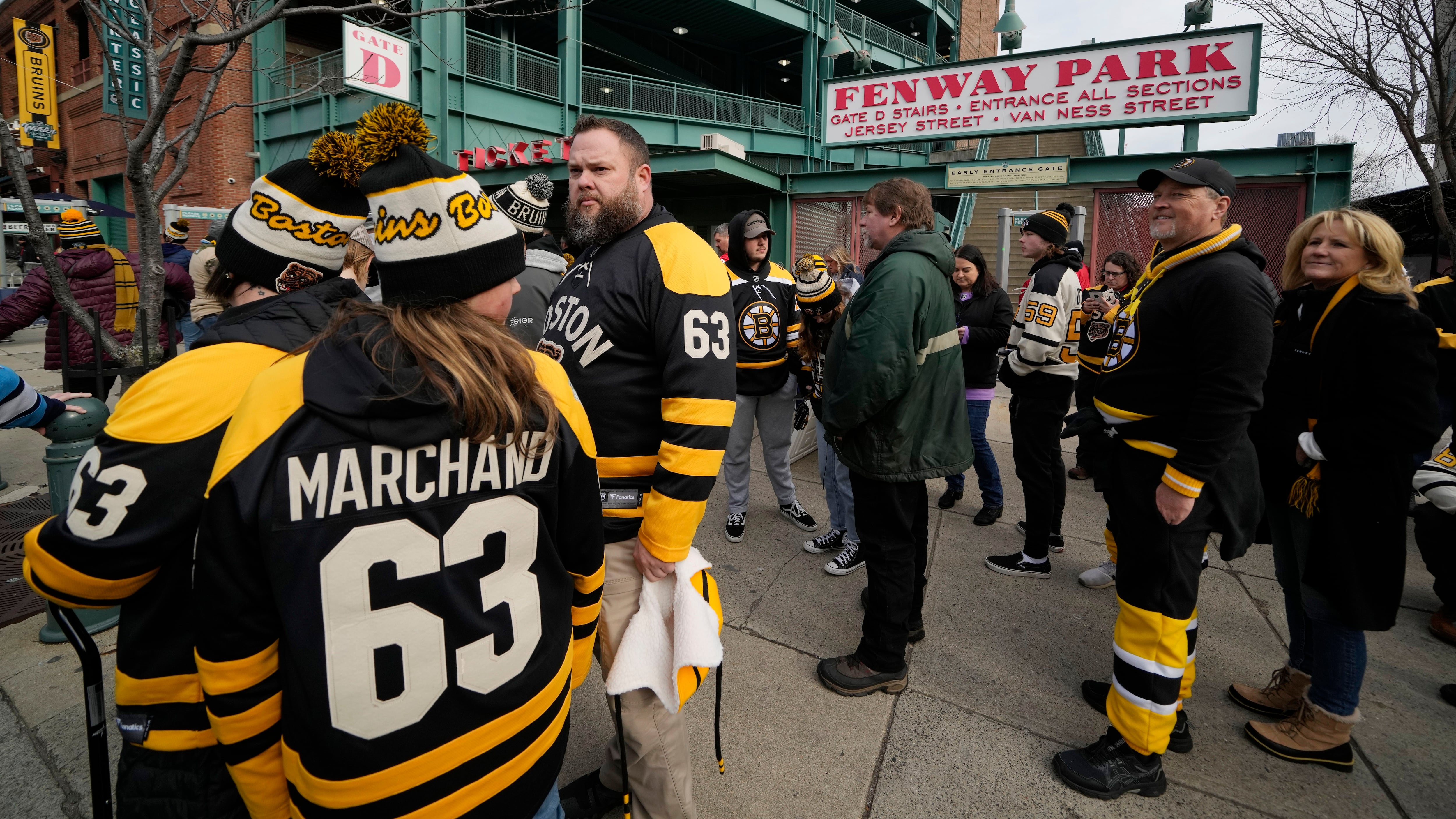 Live updates: Bruins come back for 2-1 victory over the Penguins in Winter  Classic at Fenway Park