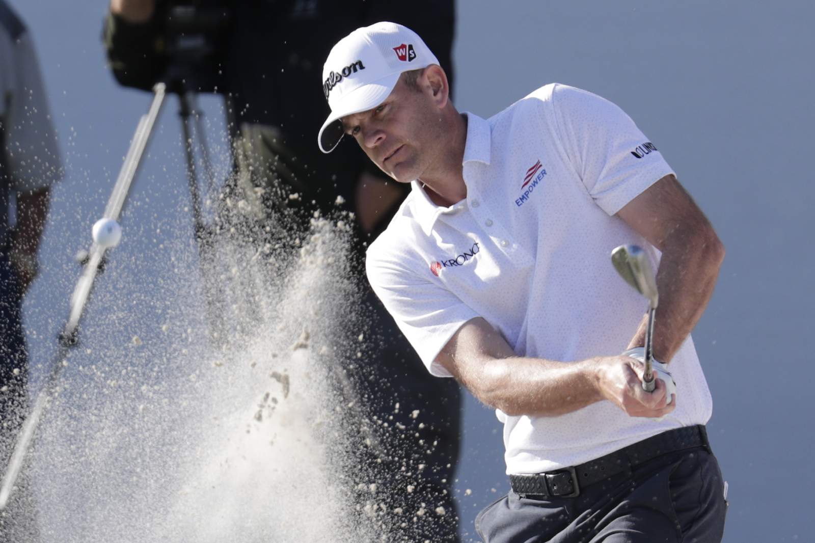 Steele takes 1-shot lead at midpoint of The Honda Classic