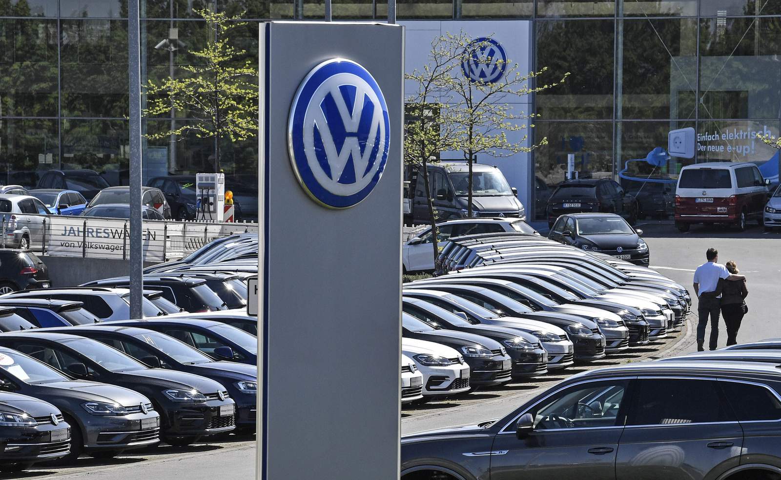 Volkswagen recalls Beetles to replace Takata air bag inflators