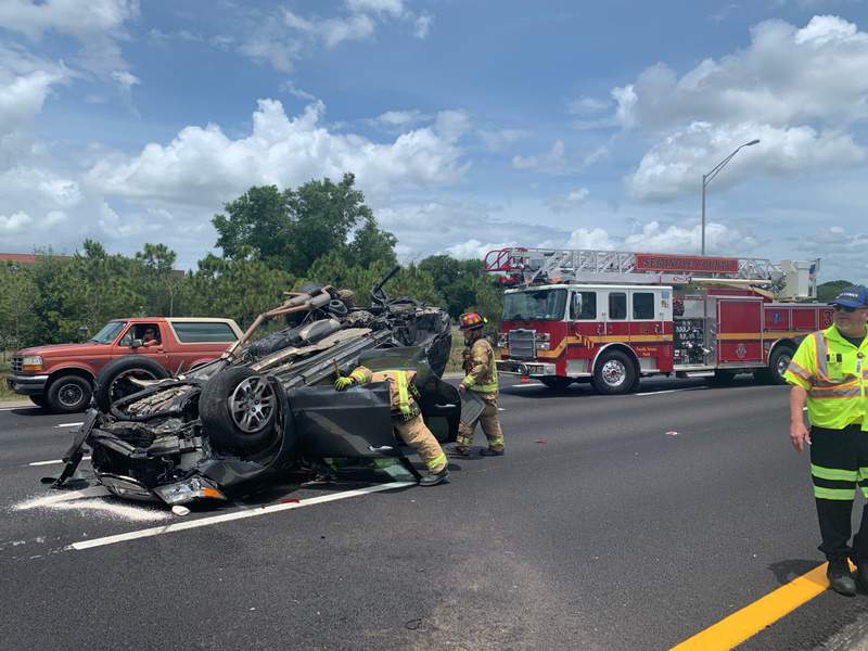 Eastbound vehicle ends up on other side of I-4 after crashing into pole, flipping, troopers say