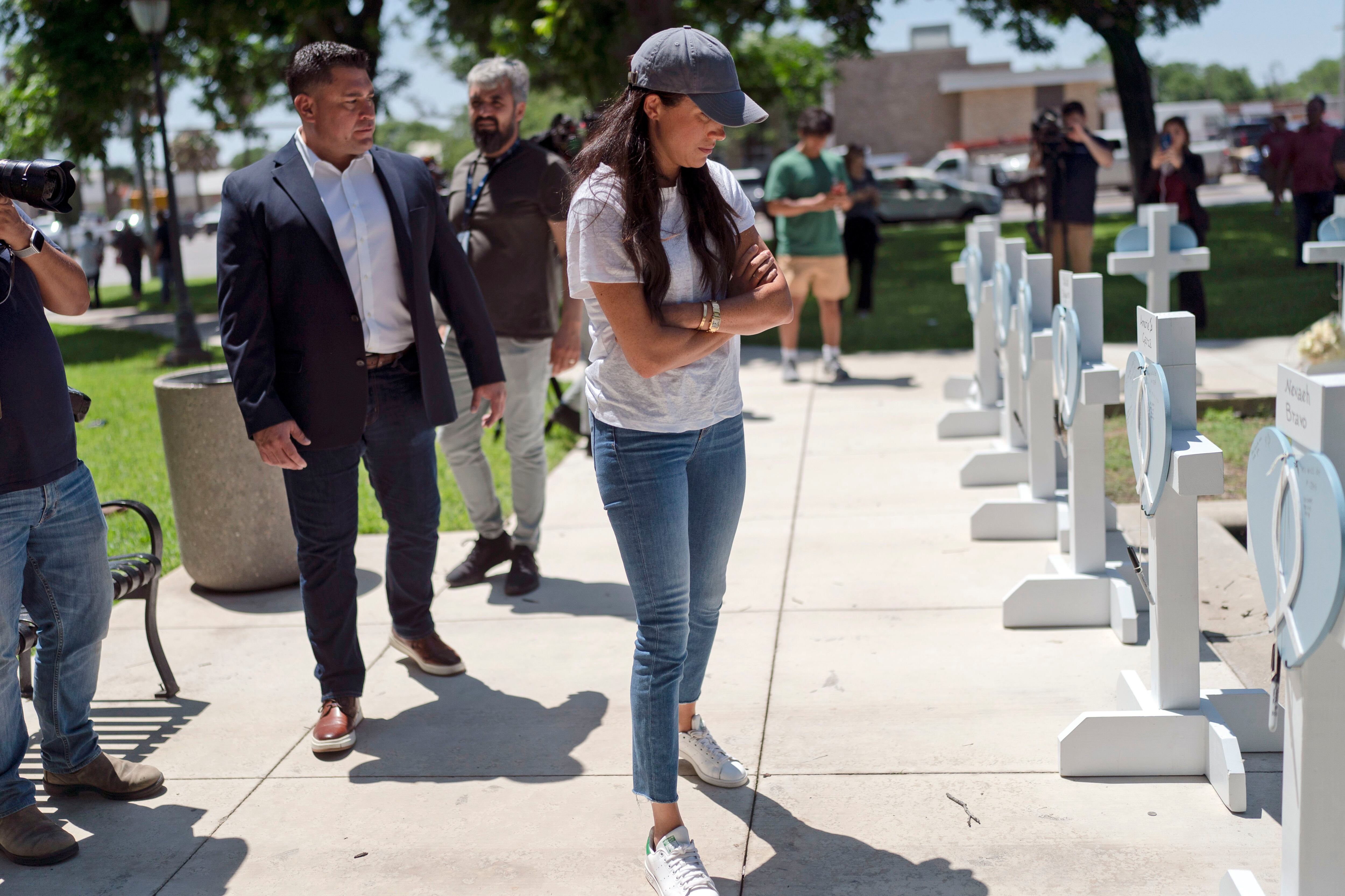 Meghan pays respect to Texas school shooting victims