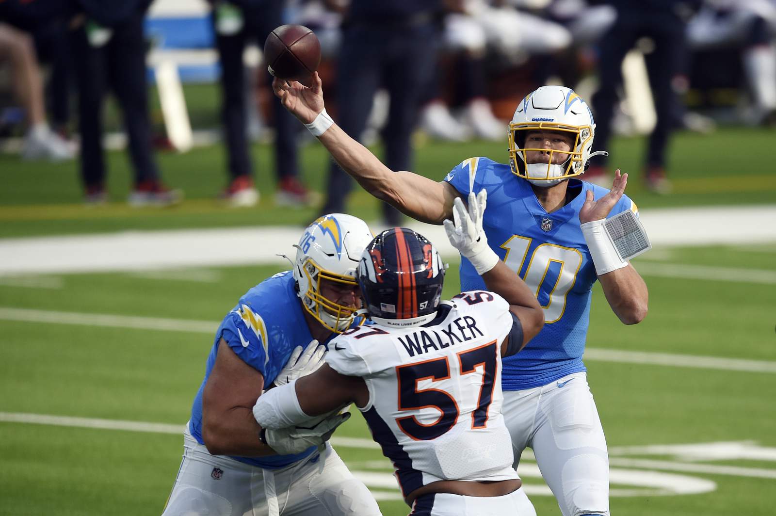 Chargers win third straight as Herbert sets rookie TD mark